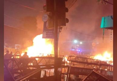  Breaking News ഡൽഹിയിൽ വൻ സ്ഫോടനം; ചെങ്കോട്ടയ്ക്ക് സമീപം കാർ പൊട്ടിത്തെറിച്ചു. 9 മരണം 30 ഓളം  പേർക്ക് പരിക്ക്  ആറു പേരുടെ നില ഗുരുതരം. ഡൽഹിയിൽ അതീവ ജാഗ്രത നിർദേശം